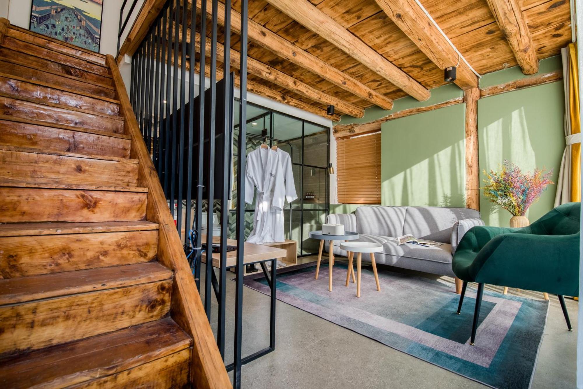 No Flowers Boutique Hostel Côn Minh Ngoại thất bức ảnh
