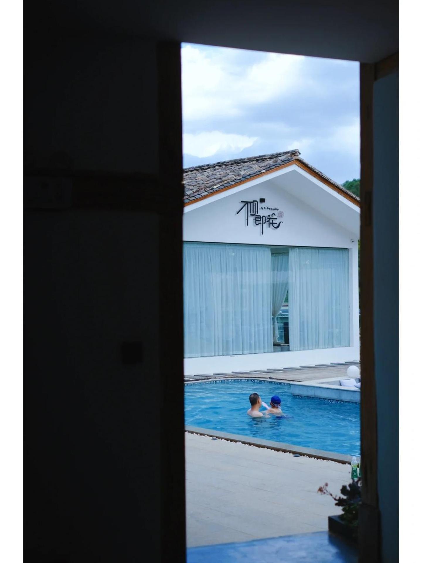 No Flowers Boutique Hostel Côn Minh Ngoại thất bức ảnh